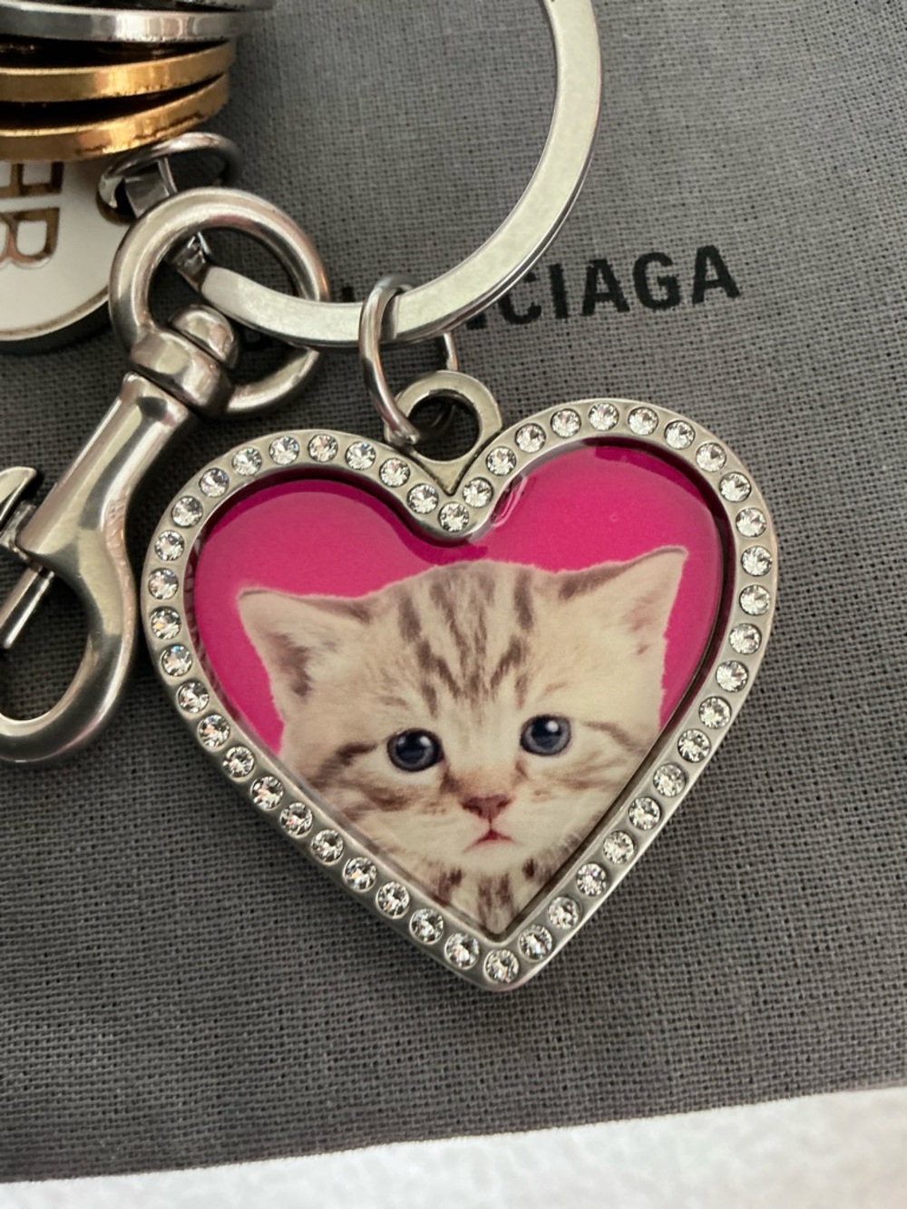 BEAUTIFUL BALENCIAGA HEART CAT EMBELLISHED KEYCHAIN KEYRING BAG CHARM - Picture 6 of 16